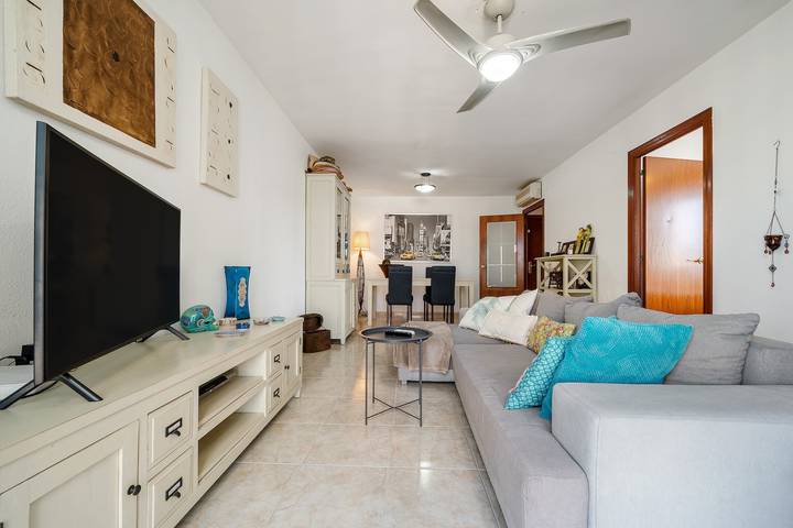 Apartamento entero, Apartamento 'Atico Pepe Y Rosi' con vistas al mar, Wi-Fi y aire acondicionado in Cunit, Costa Dorada