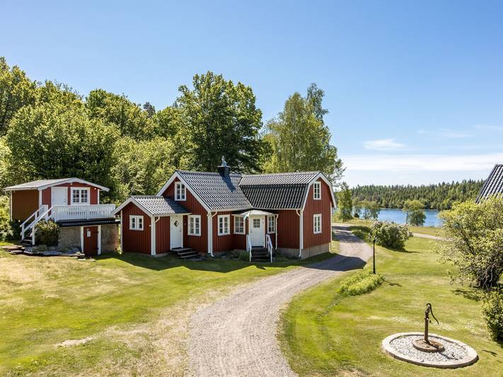 Ferienhaus für 4 Personen, mit Terrasse und Garten sowie Seeblick in Schweden