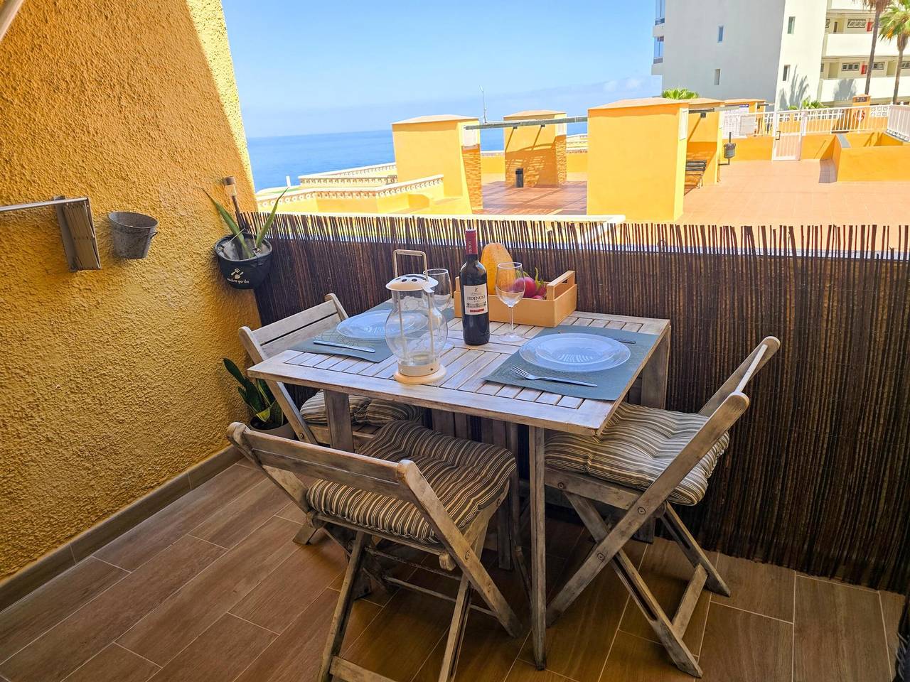 Apartamento entero, Confort en Playa La Arena: piscina, terraza y parking privado in Playa Neptuno (Santiago del Teide), Santiago del Teide