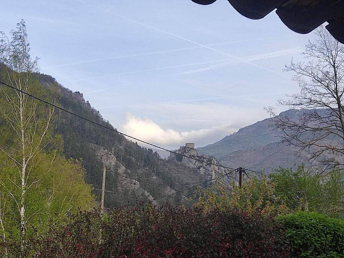Appartement entier, Apartment with Mountain View in Entrevaux, Région Castellane