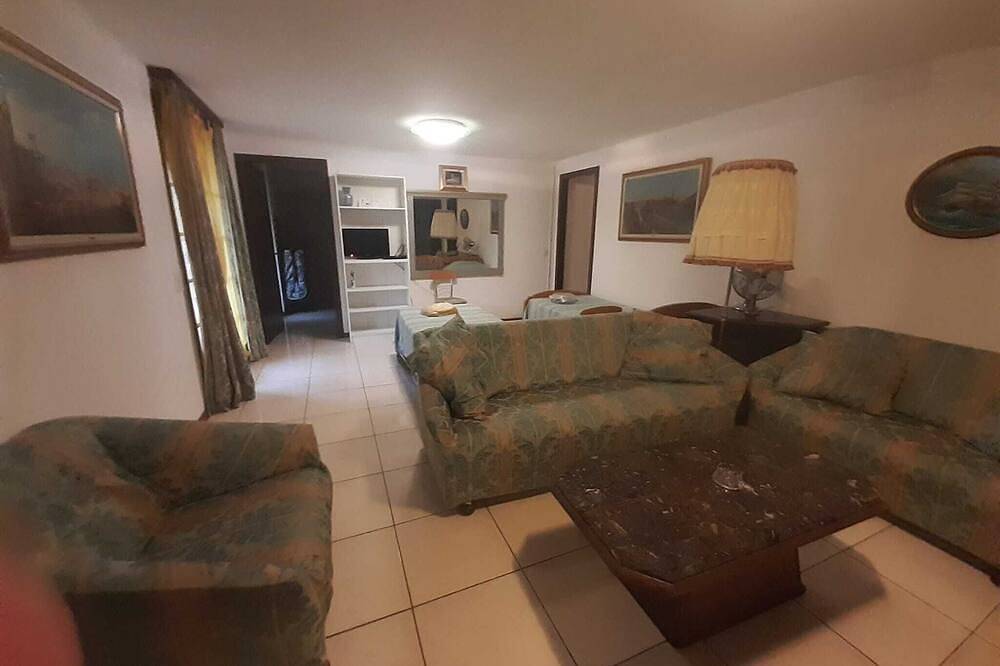 Entire apartment, Lovely 3-room ground floor villa. 5 mins from the beach 1 min from public transport. in Clarens (Geneva), Montreux