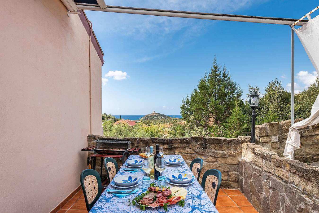 Casa de vacaciones "Villa Leonardo Sud Sardegna" con vistas al mar, terraza privada y Wi-Fi in Chia, Domus De Maria