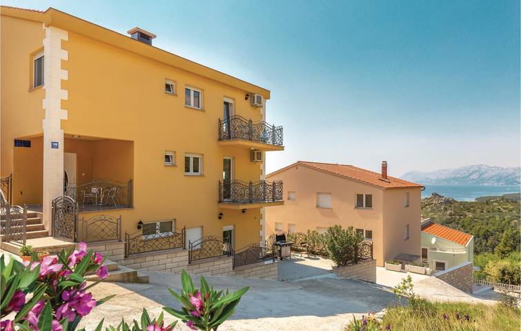 Ferienwohnung für 3 Personen, mit Terrasse in Krvavica - 2