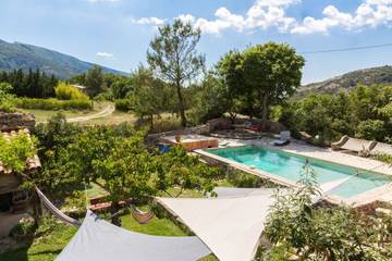 Cottage pour 6 personnes, avec piscine et jardin à Vauvenargues