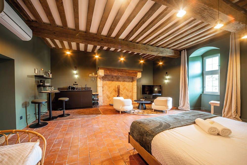 \"Château de Dracy - La Nomade\" in Dracy-le-Fort, Région de Chalon-sur-Saône