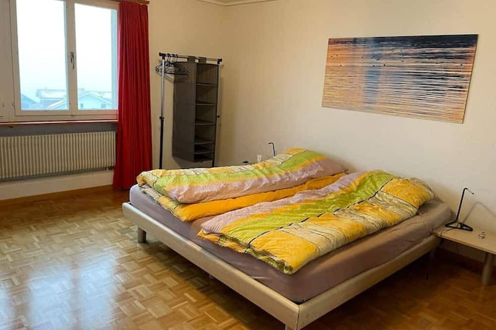 Ganze Wohnung, Haus mit wunderschöner Seesicht, Garten und Pool in Brienz, Berner Oberland
