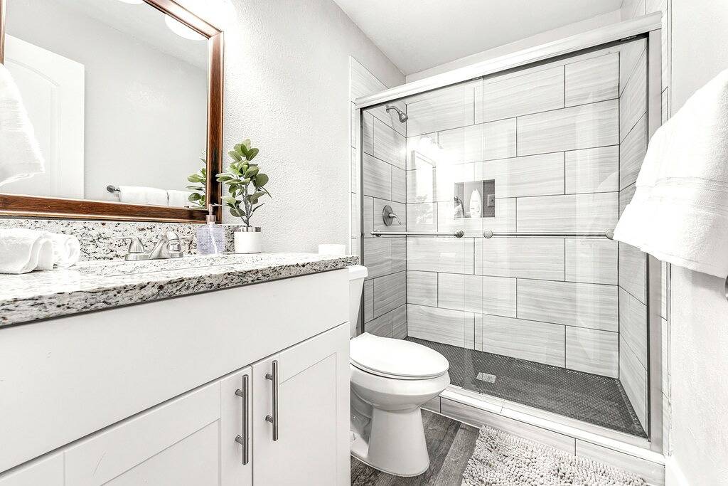 Ganze Wohnung, Best Location Downtown | Mins from At&T, Ranger Stadium & Six Flags in Arlington, Tarrant County