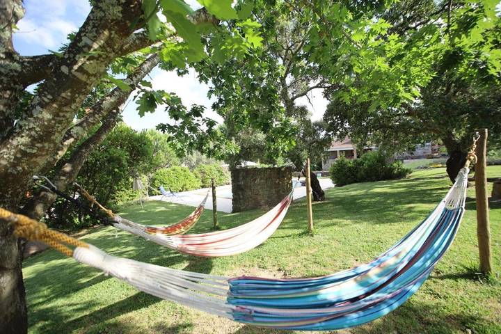 Appartement de vacances pour 4 personnes, avec piscine ainsi que vue et jardin, animaux acceptés