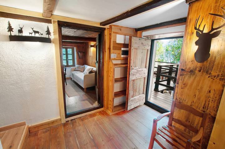 Apartamento inteiro, Apartamento "Sweet Somma Mountain Lodge 2" com vista para a montanha, terraço privado e Wi-Fi in San Giacomo Filippo, Valtellina