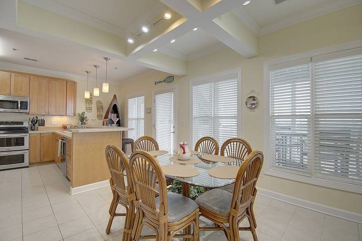 Vacation rental for 12 people, with balcony and pool in Ocean Isle Beach