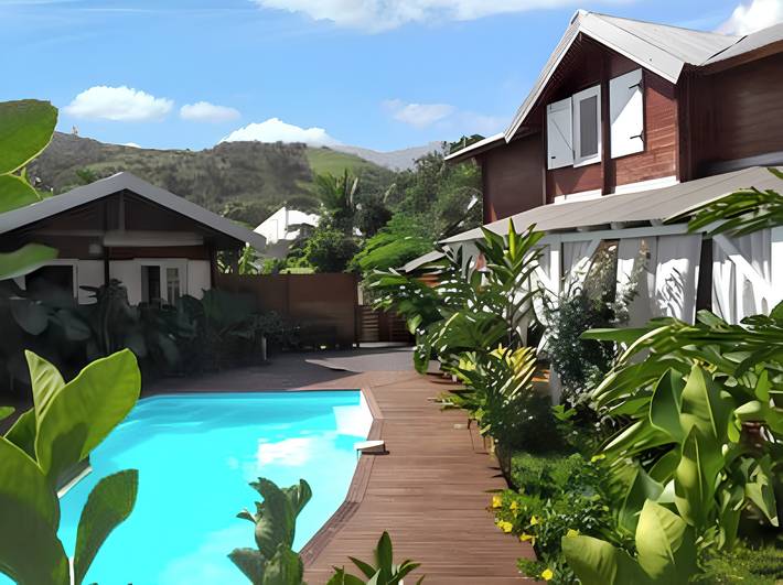 Location de vacances pour 6 personnes, avec piscine ainsi que terrasse et jardin dans Piton de la Fournaise - 2