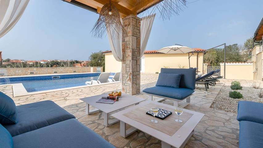 Villa pour 10 personnes, avec jacuzzi et jardin ainsi que piscine et terrasse à Barbariga - 4