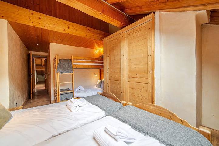 🏔️ Exceptional chalet, 350 m² – sleeps 18 – Jacuzzi, sauna & panoramic view in Champagny-en-Vanoise, Vanoise-Massiv