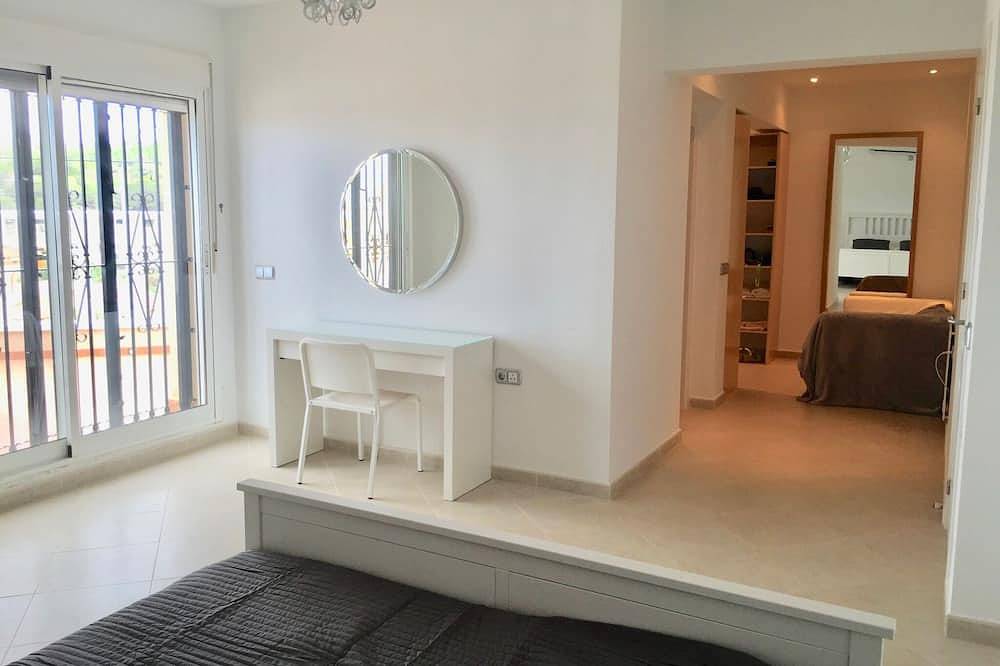 Villa De Lujo De 6 Camas Para 12 Personas Wifi -Mesa De Piscina Con Aire Acondicionado- Sky Tv in San Miguel de Salinas, Costa Blanca