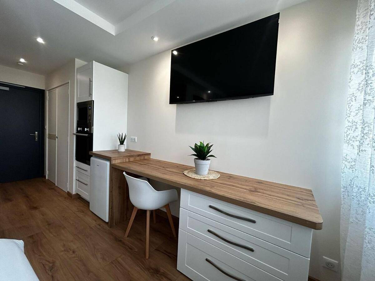 Appartement entier, One-Bedroom Apartment in Panazol, Région de Limoges