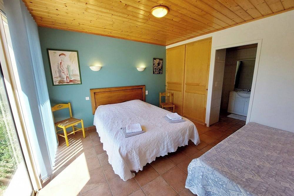 Appartement entier, Gîte la Rotonde entouré de nature au cœur du Périgord noir pour 2-7 p. in Simeyrols, Périgord Noir