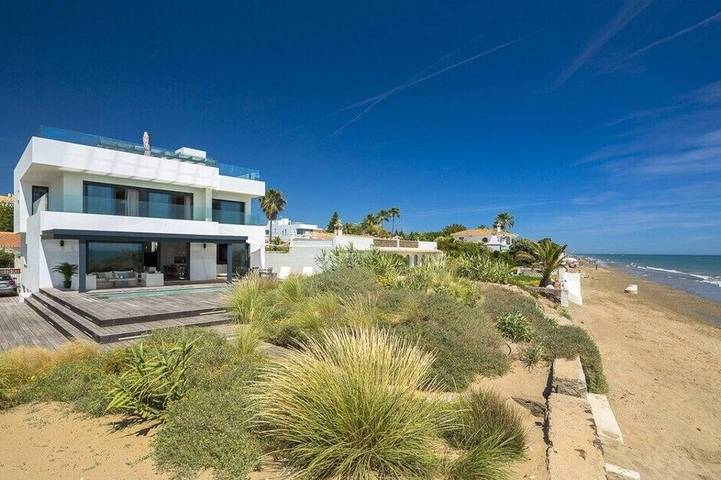 Beach house for 12 people, with Balcony and Hot tub as well as Garden and Sauna in Marbella