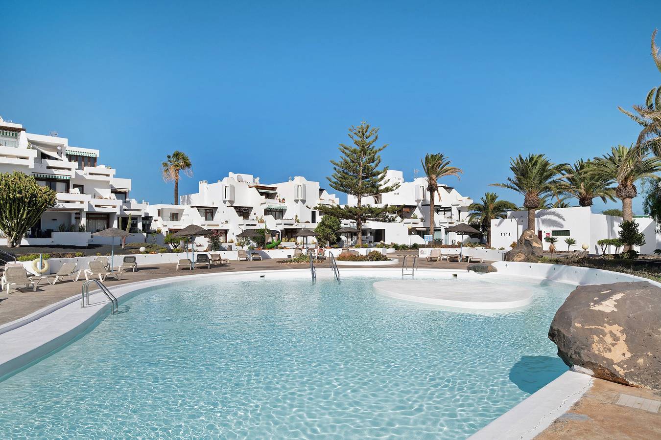 Entire apartment, Vacation Apartment 'Los Molinos 4306' with Sea View, Private Pool and Wi-Fi in Playa Bastián, Teguise