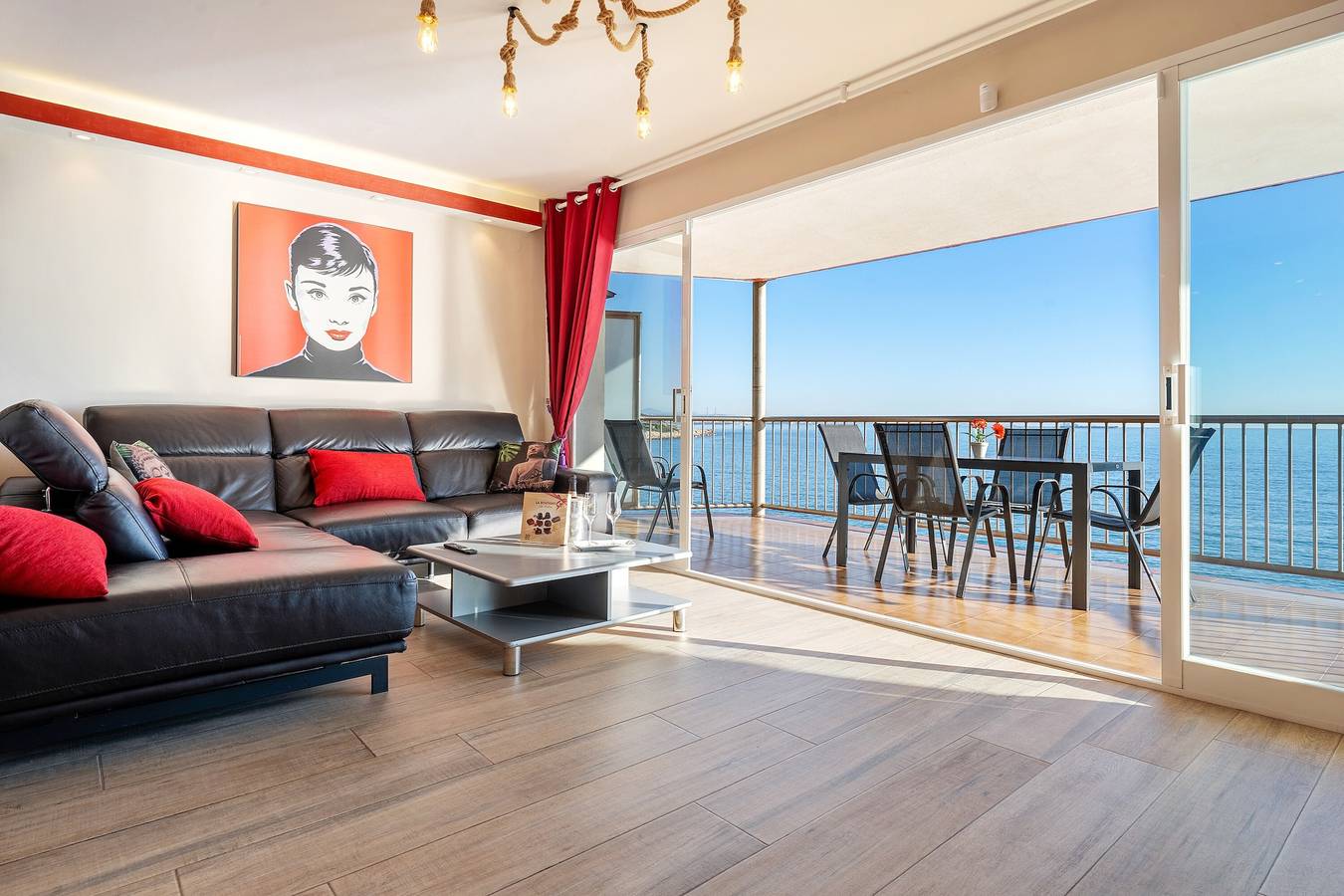 Entire apartment, Apartment 'Paradisaco 14 Seafront' with Sea View, Wi-Fi and Air Conditioning in Salou, Costa Dorada