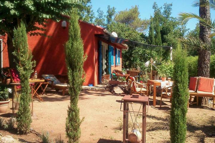 Chambre d’hôte pour 3 personnes, avec jardin et jacuzzi à Le Luc
