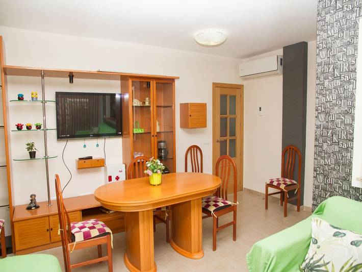 Ferienwohnung für 5 Personen, mit Balkon und Terrasse sowie Garten und Pool