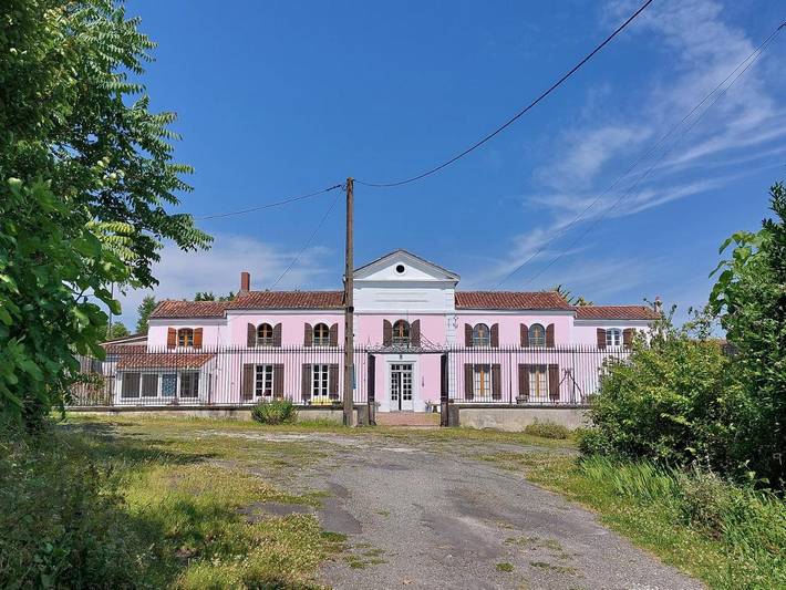 Chambre d’hôte pour 2 personnes, avec Terrasse ainsi que Jardin et Vue à Saint-Jean-d'Angély - 2