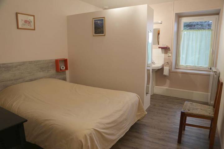 Hôtel pour 2 personnes, avec Terrasse ainsi que Jardin et Vue à Les Sauvages (Rhône)