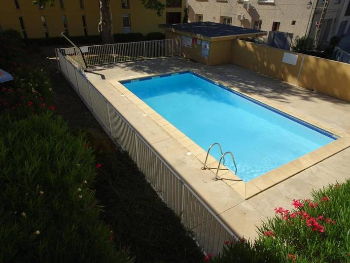 Gîte pour 6 personnes, avec piscine ainsi que vue et terrasse dans Gare D Aigues Mortes