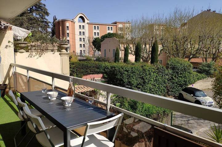 Gîte pour 4 personnes, avec terrasse dans Gare D Aix En Provence Ville