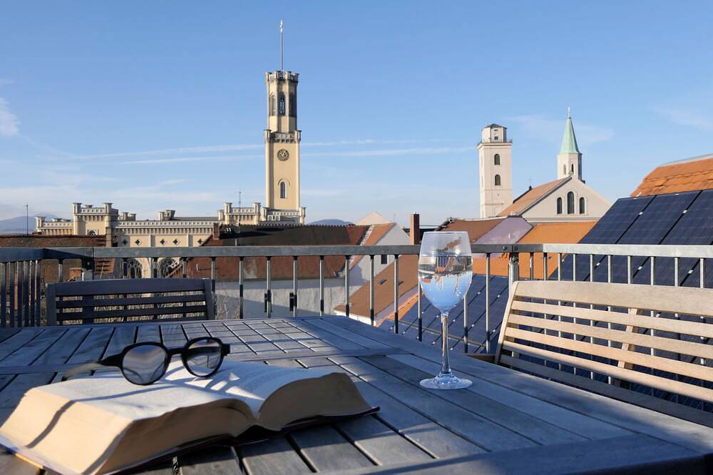 Ganze Wohnung, Ab 74€ / Nacht Ferienwohnung im italienischer Stil über den Dächern der Stadt in Zittau, Zittauer Gebirge