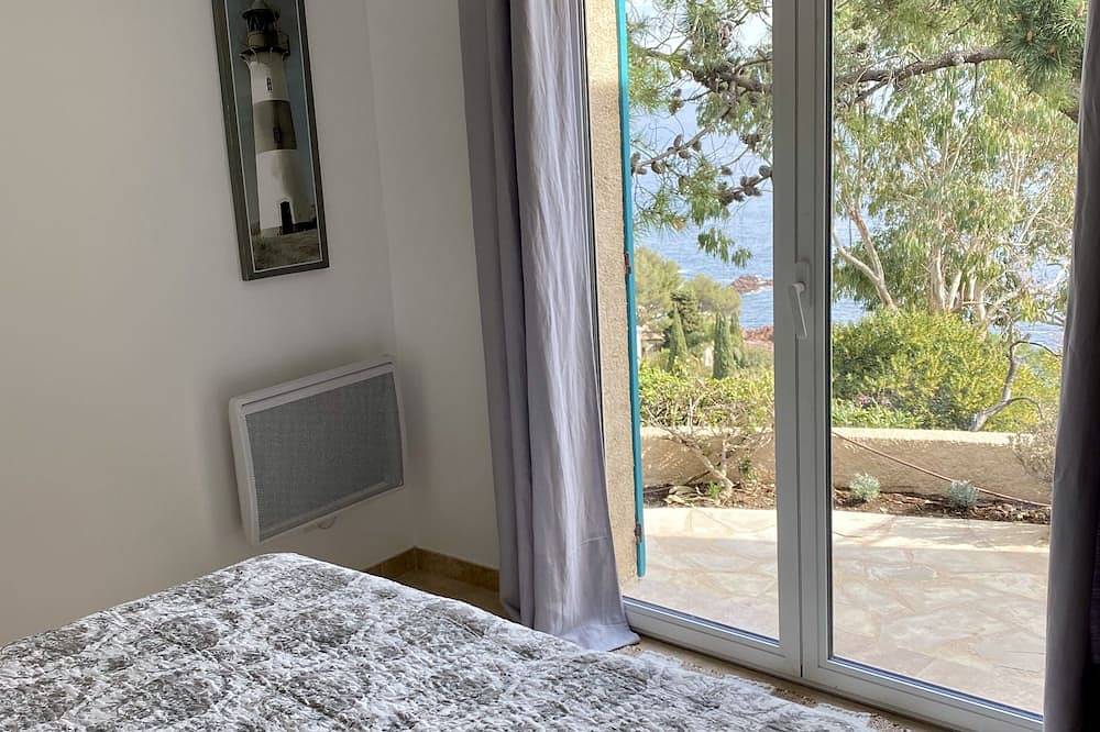 Très belle propriété vue sur mer, avec piscine et tennis à 5 min. de la plage☀️ in Théoule-sur-Mer, Côte méditerranéenne (France)