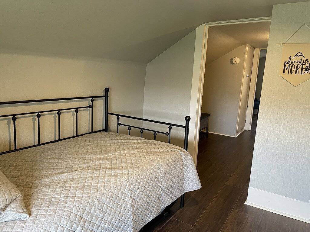 Welcome to S 25th St.! 2 Br 1 Ba + Bonus Space in Tacoma, Pierce County