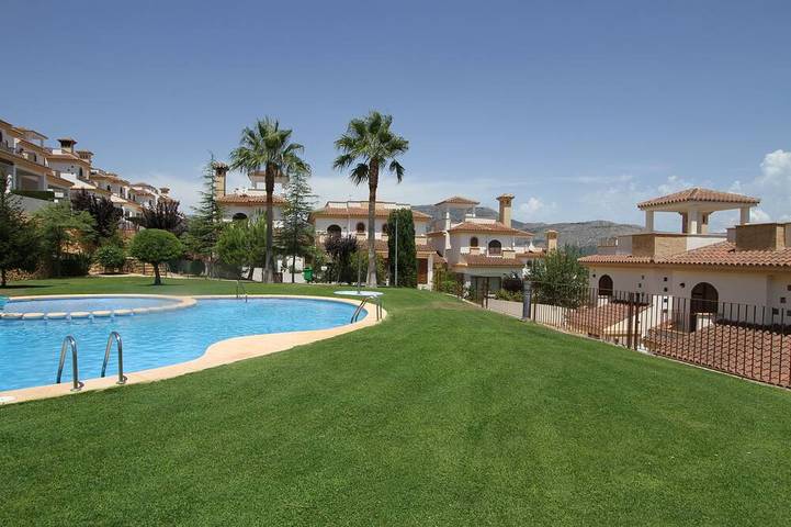 Chalet para 4 personas, con piscina además de jardín y balcón - 1