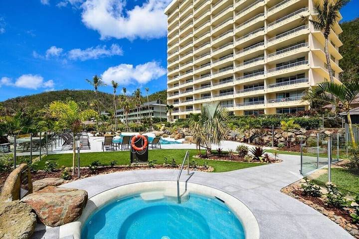 Holiday apartment for 5 people, with balcony/terrace and pool in Hamilton Island
