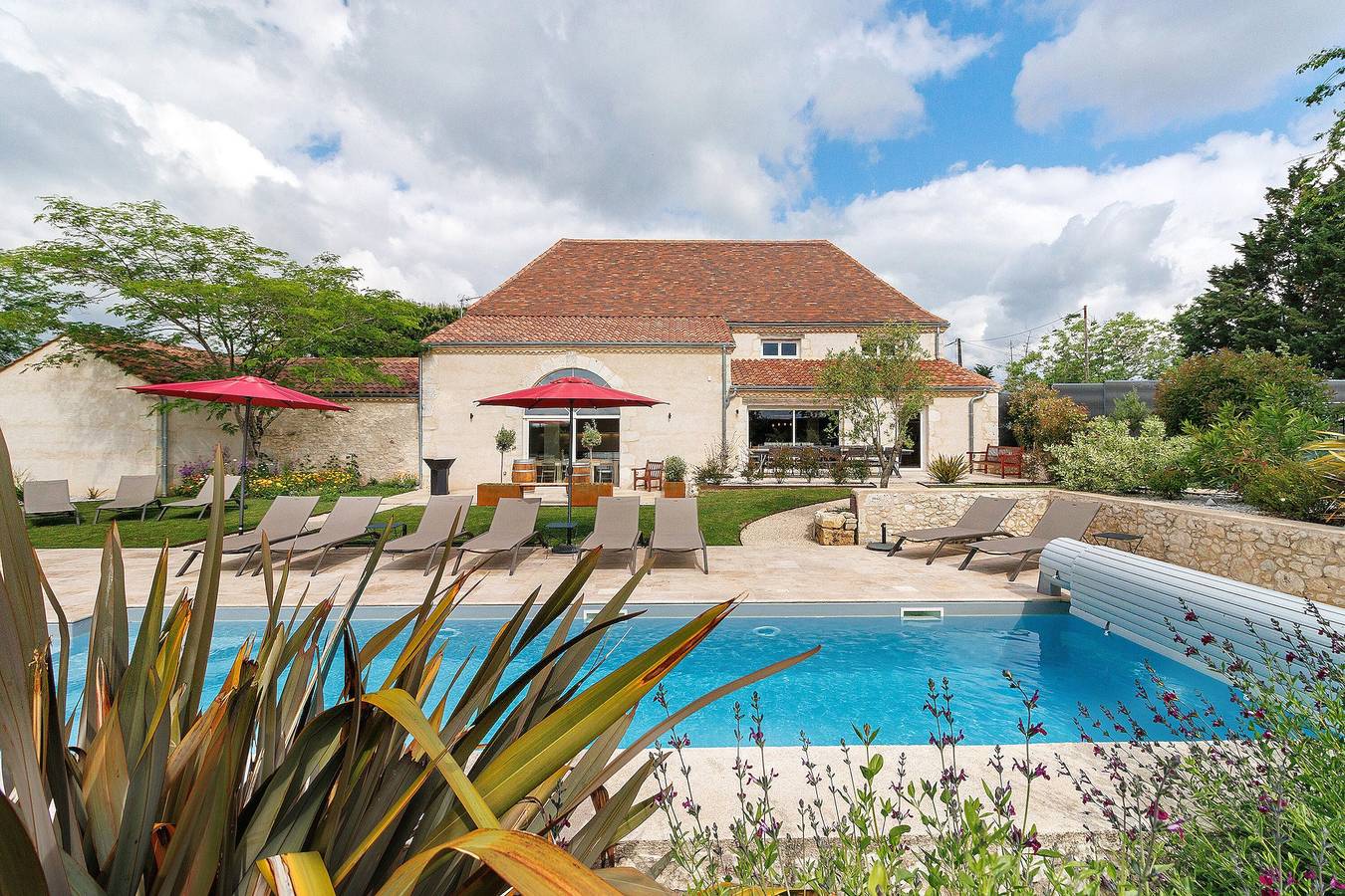 Maison de campagne 'Les Carassonnes' avec piscine privée, terrasse et Wi-Fi in Saint-Nexans, Périgord Pourpre