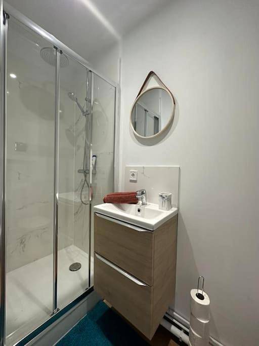 Appartement entier, Appartement proche Paris et métro - Parking privé in Maisons-Alfort, Val-de-Marne