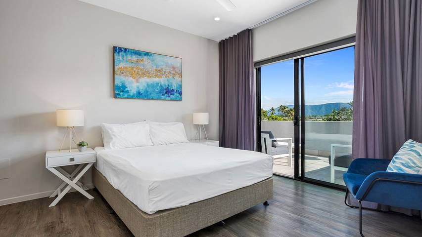 Holiday letting for 9 people, with pool in Cairns