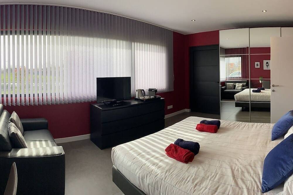 Chambre, sdd - wc, 24 m2, Accès Indépendant D'une Maison sur un Golf / Pkg Fermé in Mérignies, Lille en omgeving