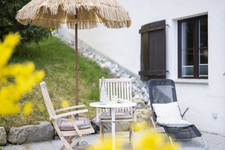 Ganze Wohnung, Chasa Valambrun 1001: Hochwertig renovierte 2½-Zimmerwohnung gleich beim Golfplatz in Vulpera, Tarasp