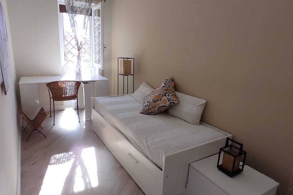 Villa Lido dei Pini garden 350sqm 3km from the sea, studio with wifi for smart work in Ardea, Rom Provinz