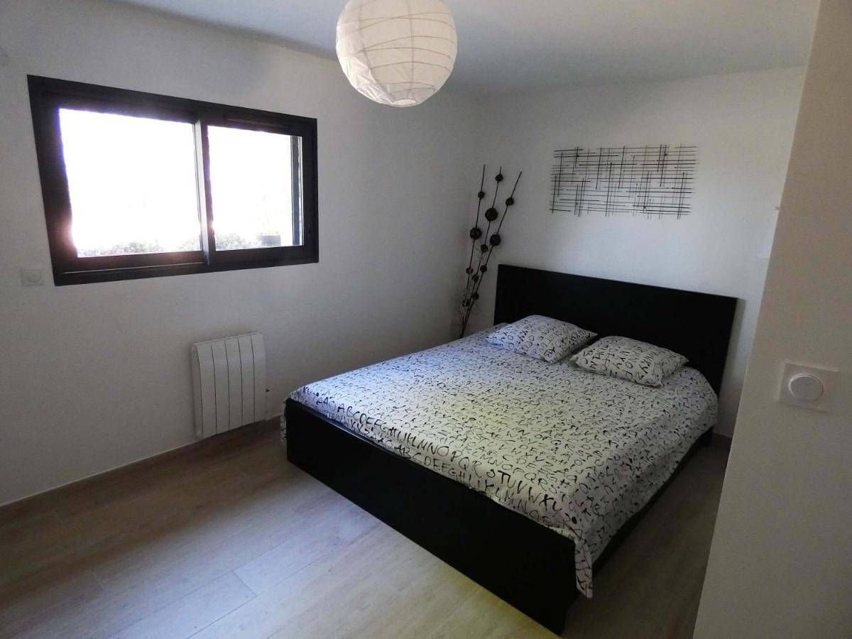 Appartement de vacances entier, Proche Lac du Salagou, Chambre agréable avec salle d'eau et Wc privé in Clermont-l'Hérault, Côte méditerranéenne (France)