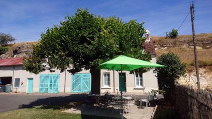 Gîte pour 10 personnes, avec terrasse à Châteauvieux