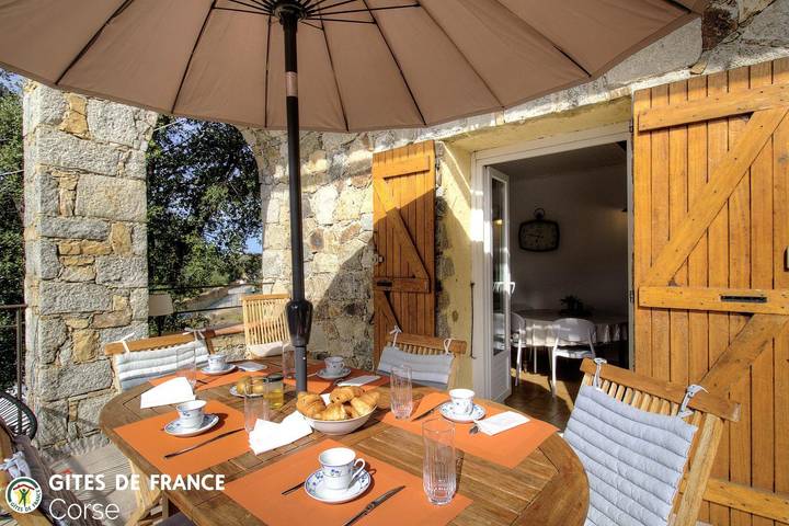 Gîte pour 4 personnes, avec Terrasse ainsi que Jardin et Vue