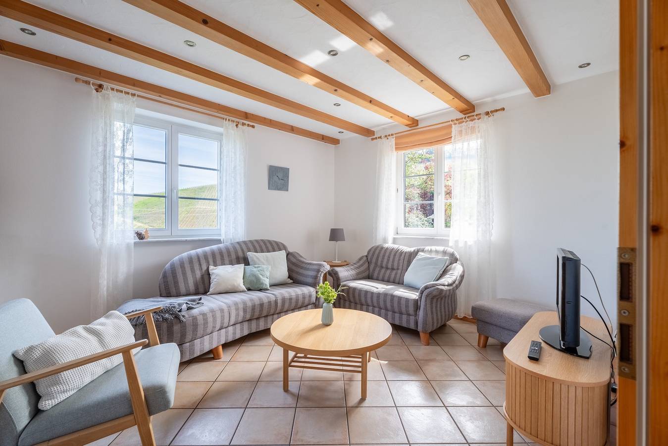 Ganze Wohnung, Ferienhaus Hofgut Wörner - Fewo Erdgeschoss / Kneippen / Weinreben / Terasse / Weingut in Durbach, Mittlerer Schwarzwald