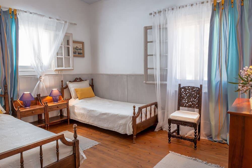 Alonissos Villa (Mare Nostrum), Sea Front, Private Pool, Family Friendly in Alonissos
