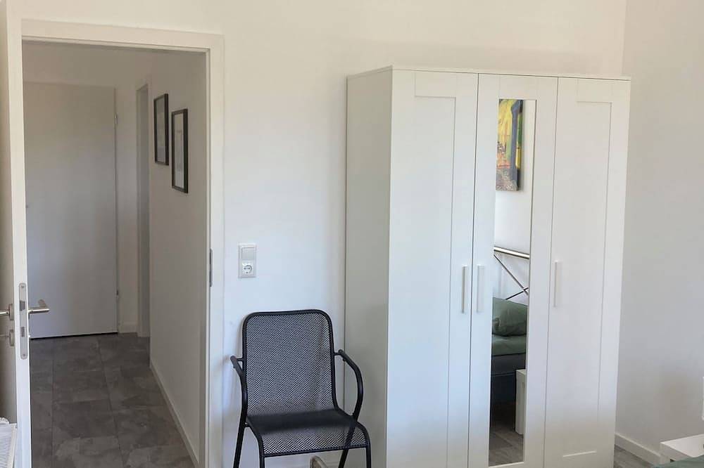 Ganze Wohnung, 75qm Wohnung, Eg, Terrasse, 2 Schlafz., Duschbad und sep. Wc, max. 5 Personen in Vignone (Dumenza), Agra