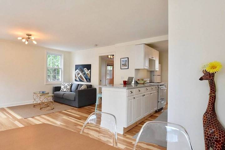 Vacation apartment for 3 people, with hot tub and yard, with pets in Maine