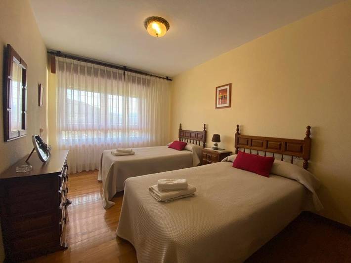 Casa rural para 4 personas, con balcón además de vistas y jardín en Parres - 3