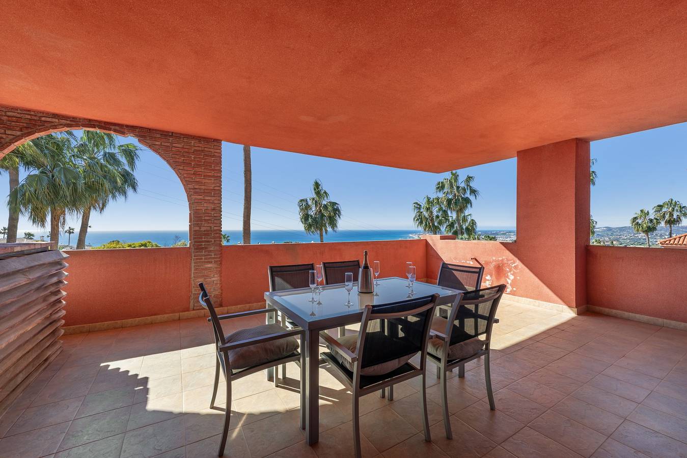 Entire apartment, Apartment 'Estilo El Higuerón' with Sea View, Wi-Fi, and Air Conditioning in La Capellania, Benalmádena