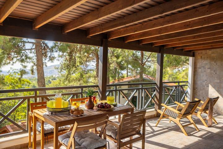 Villa for 6 people, with garden and balcony in Cyprus